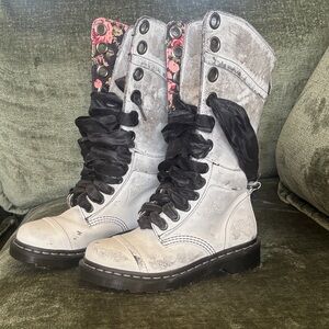 Dr. Martens Women's Black Ribbon Lace-Up Boots - White/Black with Floral Lining